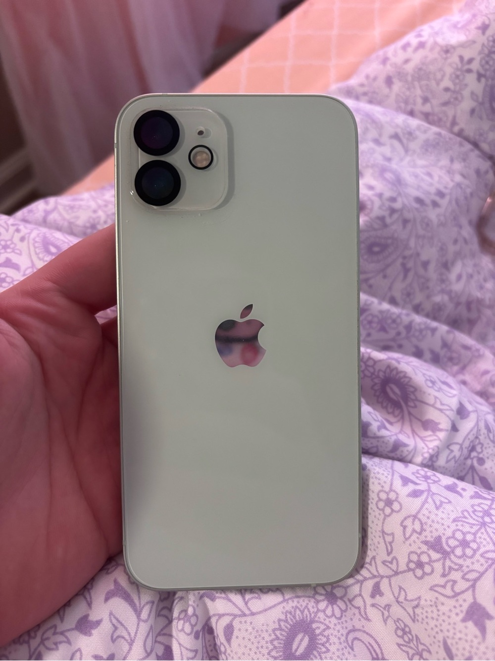 Apple iPhone 12 in Mint Green